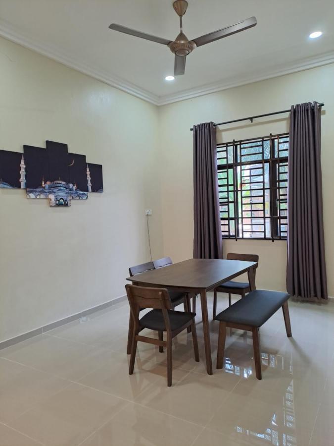 Zn Homestay Gong Badak Kampong Pengkalan Maras Екстер'єр фото