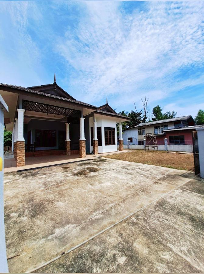 Zn Homestay Gong Badak Kampong Pengkalan Maras Екстер'єр фото